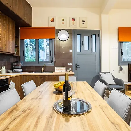 Jeannette's Seaside Getaway - Urban Gem קלמאטה