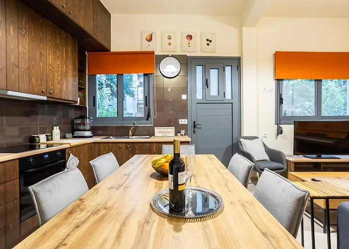 Jeannette's Seaside Getaway - Urban Gem קלמאטה