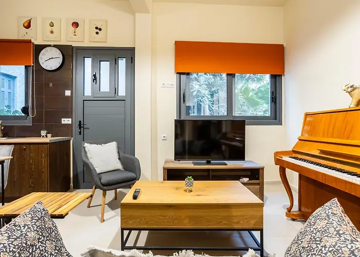 Jeannette's Seaside Getaway - Urban Gem בית נופש